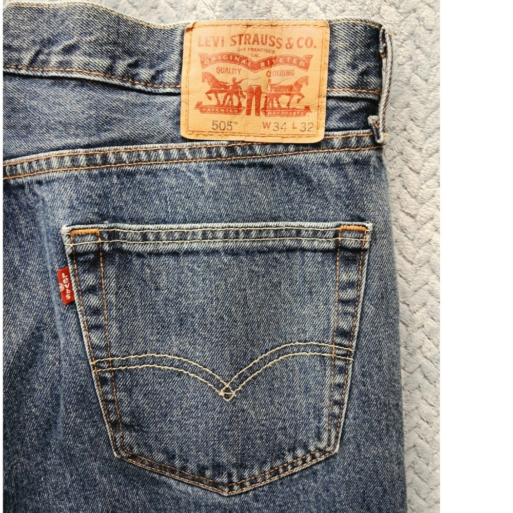 Levis 505 Regular Fit Straight Leg Jeans Mens 34x32 Medium Wash Blue Denim